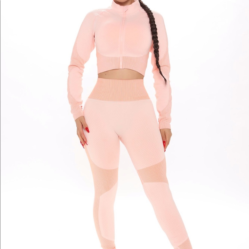 FASHIONNOVA SPORT BLUSH SET